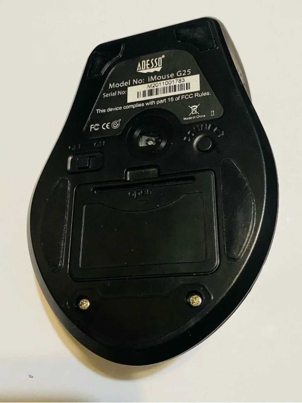 Adesso Wireless Ergonomic Optical Mouse - iMouse G25